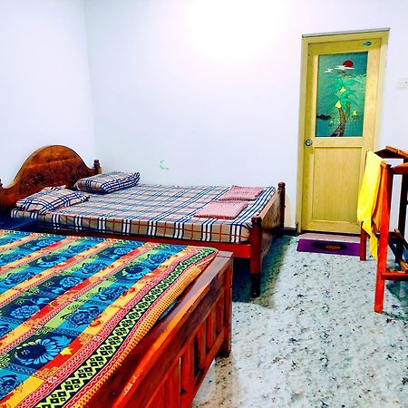Deer Garden Guest Hotel โปลอนนารูวา ภายนอก รูปภาพ