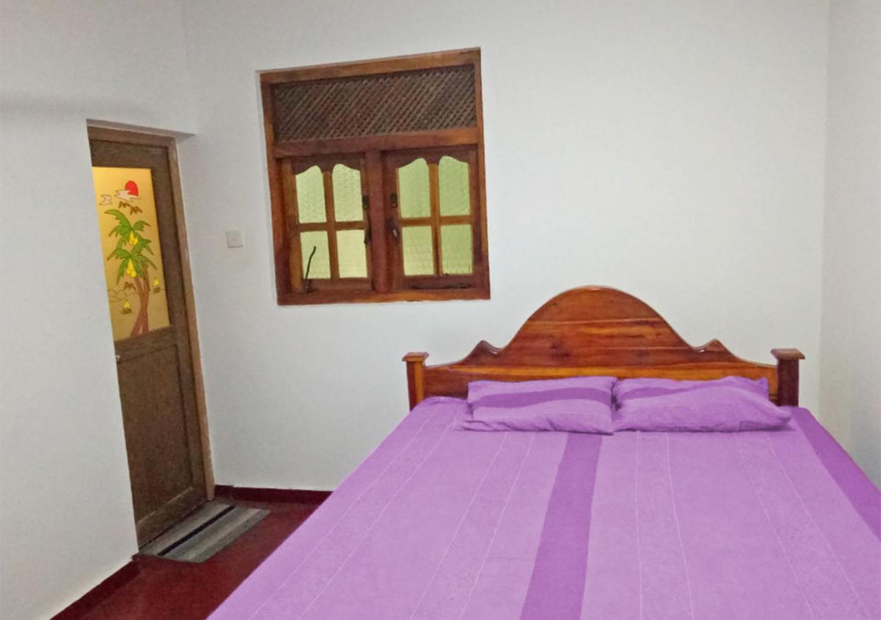 Deer Garden Guest Hotel โปลอนนารูวา ภายนอก รูปภาพ