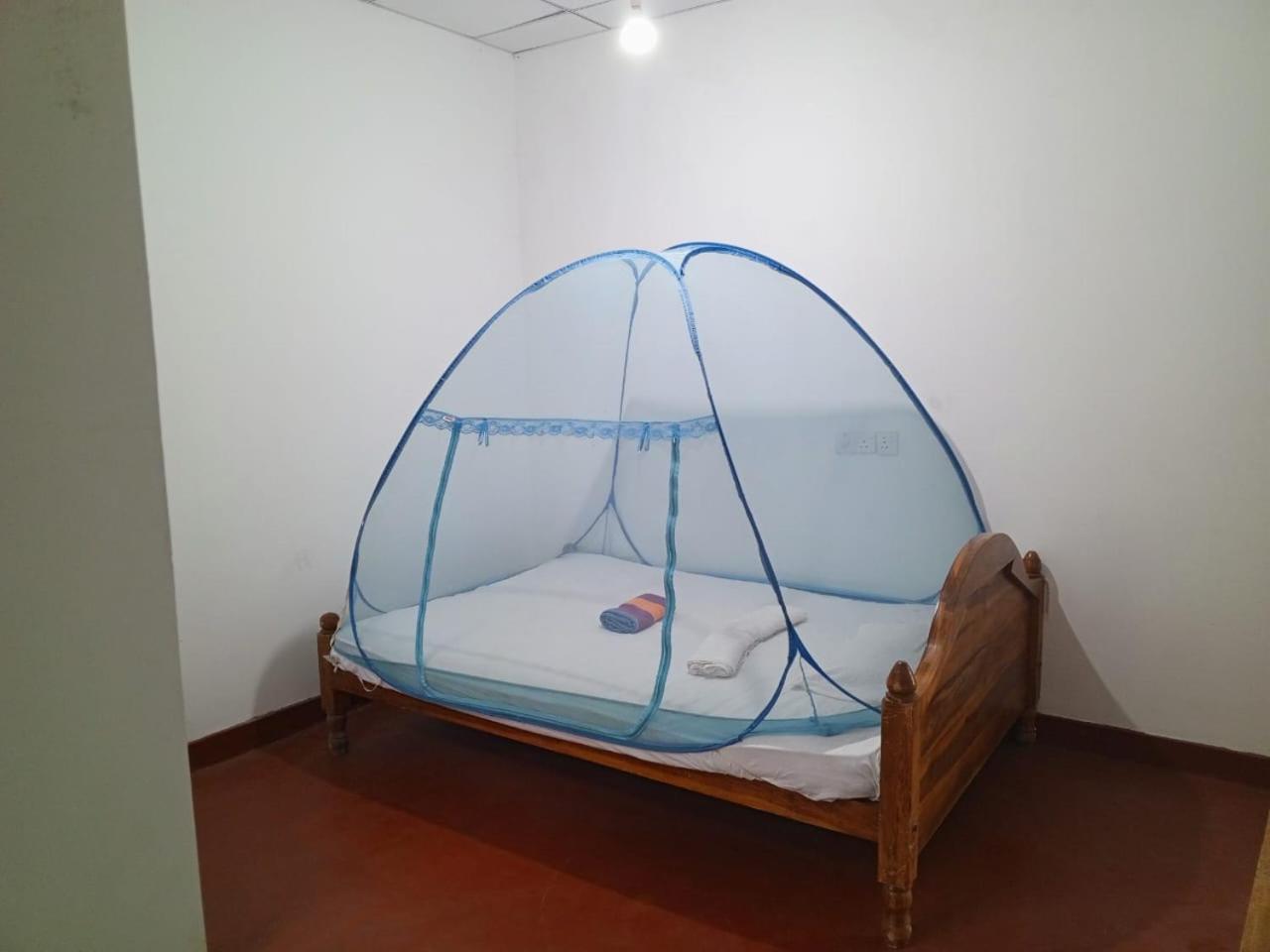 Deer Garden Guest Hotel โปลอนนารูวา ภายนอก รูปภาพ