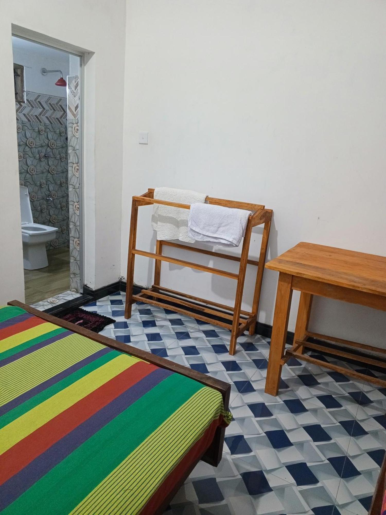 Deer Garden Guest Hotel โปลอนนารูวา ภายนอก รูปภาพ